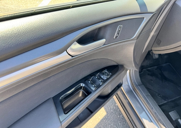 Ford Mondeo cena 42500 przebieg: 180389, rok produkcji 2015 z Warszawa małe 106
